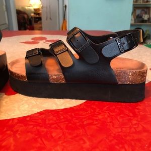 Platform “Birkenstock” style sandals NIB